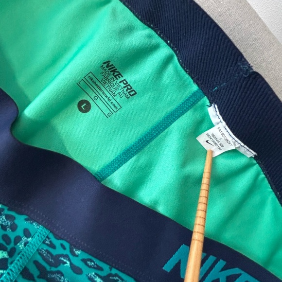 Nike Pro Dri-FIT Compression Shorts Teal Navy Animal Print Size L - Picture 3 of 4